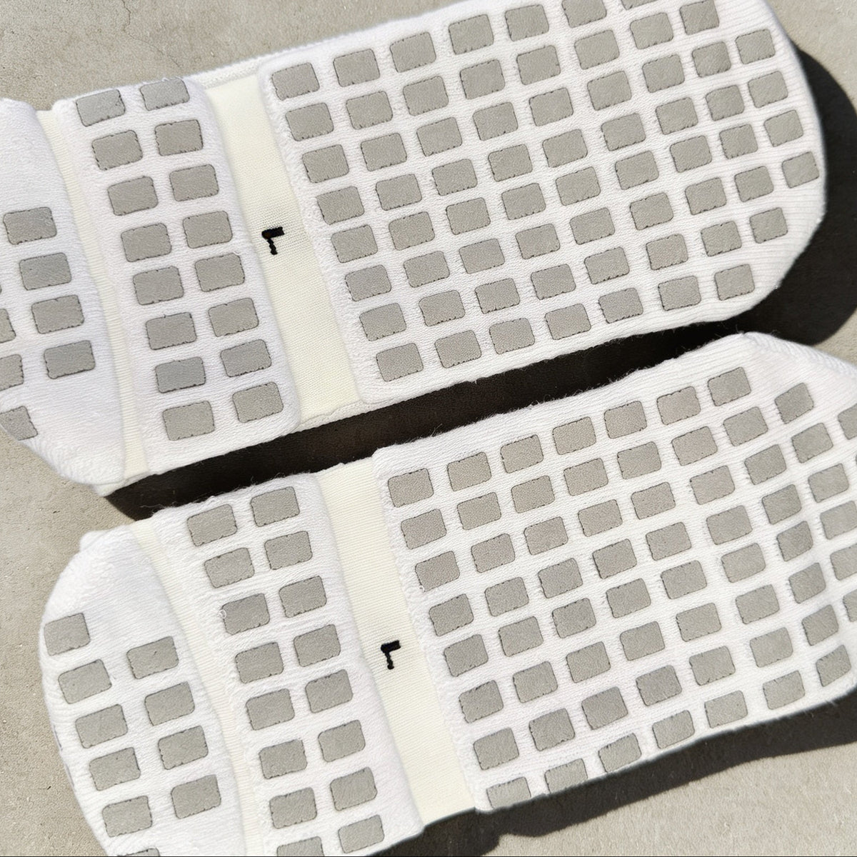 V2 PERFORMANCE GRIP SOCKS