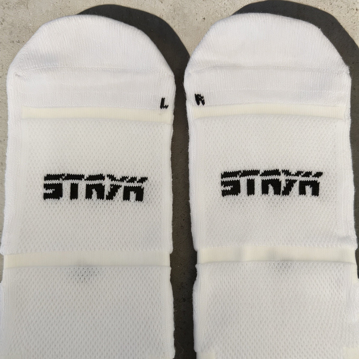 V2 PERFORMANCE GRIP SOCKS