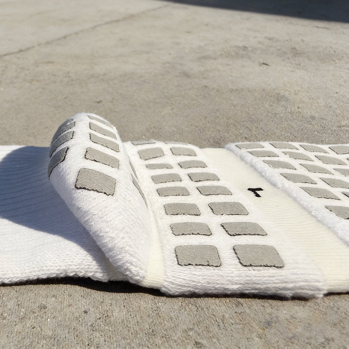 V2 PERFORMANCE GRIP SOCKS