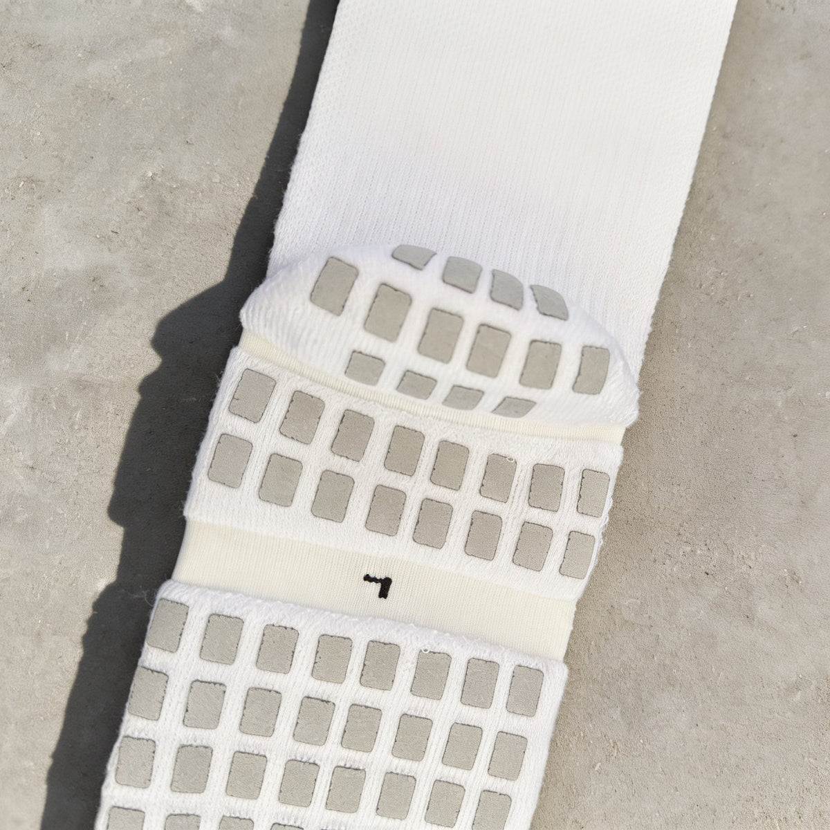 V2 PERFORMANCE GRIP SOCKS